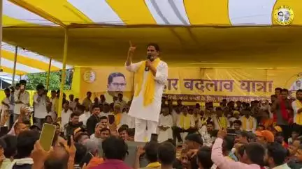 आख़िरी बार आप सभी बोलेंगे — ये बात बताइए, जो हम कर रहे हैं वो सही है तो दोनों हाथों को ऊपर उठाइए!