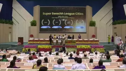 राष्ट्रपति द्रौपदी मुर्मु ने सुपर स्वच्छ लीग में प्रथम स्थान प्राप्त करने पर मध्यप्रदेश के इंदौर को पुरस्कृत किया