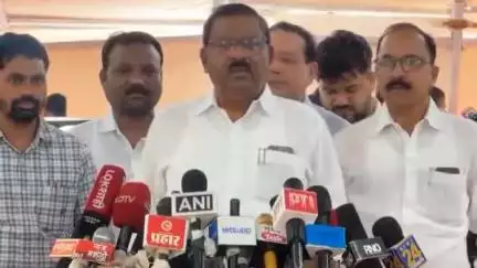 आष्टी: अधिकारी विनय आवटे याच्यामुळेच बीड जिल्ह्यातील पिक विम्यात घोटाळा आमदार सुरेश धस यांचा आरोप