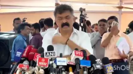 ठाणे: गाडी अंगावर घाला किंवा गोळ्या घाला मी घाबरत नाही, पडळकरांसोबत झालेल्या वादानंतर आमदार जितेंद्र आव्हाडांची प्रतिक्रिया