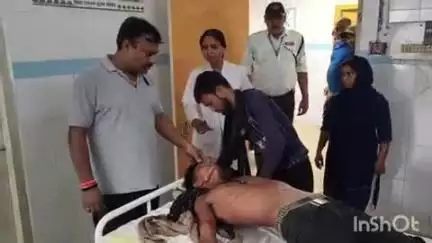 बांका: सिंघा गांव में ठनका गिरने से युवक गंभीर रूप से घायल, मायागंज अस्पताल रेफर