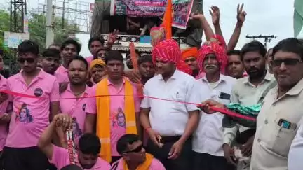 वैर: कस्बा वैर से शिव भक्तों का 25 सदस्यीय दल डाक कांवड़ लेने हरिद्वार के लिए रवाना हुआ