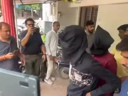 आरंग: मंदिर हसौद थाना क्षेत्र के ग्राम उमरिया पेट्रोल पंप में सुपरवाइजर की हत्या और लूट मामले में पुलिस ने आरोपियों को पकड़ा