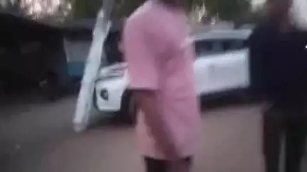 माखन नगर में एक कार अनियंत्रित होकर खंभे से टकराई, वीडियो सोशल मीडिया पर वायरल