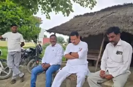 नौगढ़: गोविंद माधव ने पंडित दीनदयाल उपाध्याय नगर के सभासद की माता के निधन पर व्यक्त की शोक संवेदना