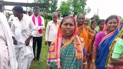 అసిఫాబాద్: మేము మహారాష్ట్రలో ఉండం, తెలంగాణలోనే ఉంటాం: మహారాష్ట్ర సరిహద్దు గ్రామాల ప్రజలు