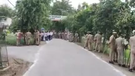 चंदौली: चंदौली कलेक्ट्रेट पर सीएम योगी के आगमन को लेकर भारी पुलिस बल तैनात, वृक्षारोपण के बाद अधिकारियों के साथ करेंगे बैठक