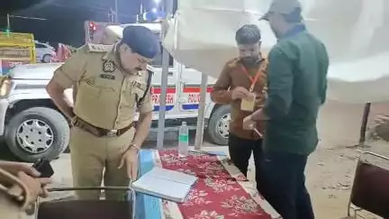 शामली: आदर्श मंडी व बाबरी क्षेत्र में रात को एसपी ने कांवड़ सेवा शिविरों और मार्ग पर सुरक्षा व्यवस्थाओं का लिया जायजा