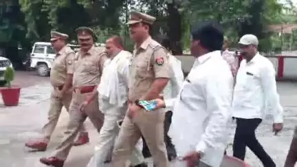 कोल: सफाई मजदूर संघ ने SSP से की मुलाकात, सफाई कर्मियों पर दर्ज मुकदमे को वापस लेने और कर्मचारियों को बहाल करने की मांग की