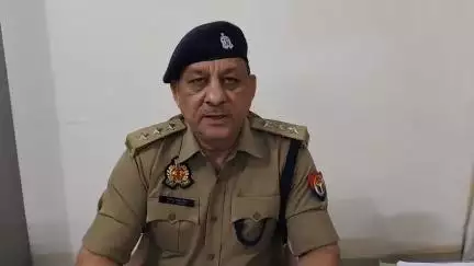 बांदा: केन नदी पुल के ऊपर एक व्यक्ति के वायरल वीडियो के संबंध में क्षेत्राधिकारी नगर राजीव प्रताप सिंह ने दी जानकारी