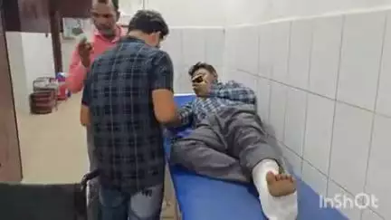 बिंदकी: बिंदकी कस्बे के खजुहा रोड पावर हाउस के समीप दो बाइकों की टक्कर में एक बाइक सवार व्यक्ति घायल