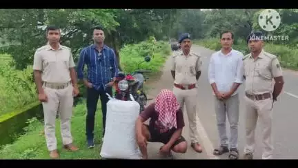 ଫୁଲବାଣୀ ସହର: ଫୁଲବାଣୀ ଅବକାରୀ ବିଭାଗ  ପକ୍ଷରୁ  କେରେଡି ଠାରେ 25କେଜି ଗଞ୍ଜେଇ ସହ ଗଟାଏ ବାଇକ ସହ ଜଣେ ଗିରଫ,
