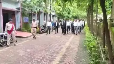 नरसिंहपुर: जिला न्यायालय परिसर में पंच ज अभियान के तहत किया गया वृक्षारोपण