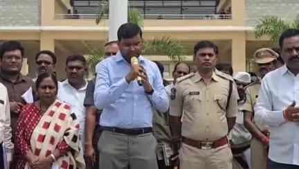 గద్వాల్: జిల్లాలోని రైతుల పండించిన పంటను మొత్తం కొనే విధంగా చర్యలు తీసుకుంటాం: కలెక్టర్ బి ఎం సంతోష్ కుమార్