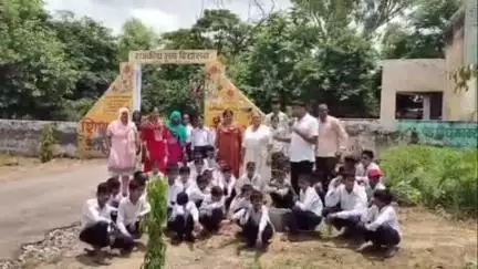 लोहारू: एक पेड़ मां के नाम" अभियान के तहत फरटिया भीमा स्कूल में किया पौधारोपण, लगाए गए 125 पौधे