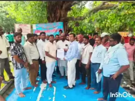 टांडा: बसखारी में सरकारी चकमार्ग पर भू-माफिया ने नाली समेत दो गाटों पर किया अतिक्रमण, 9 दिन से धरना जारी