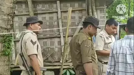 আমগুৰি: চামগুৰিৰ জেহেনীয়াত দুষ্কৃতিকাৰীয়ে এজন ব্যক্তিৰ গৃহত চোকা  অস্ত্ৰৰে কাটিলে দুখনকৈ বাহনৰ চকা,আৰক্ষী উপস্থিত