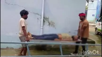 भभुआ: मुंडेश्वरी गेट और चैनपुर के बीच सड़क दुर्घटना में वेस्ट बंगाल के एक मजदूर की हुई मौत, कराया जा रहा पोस्टमार्टम