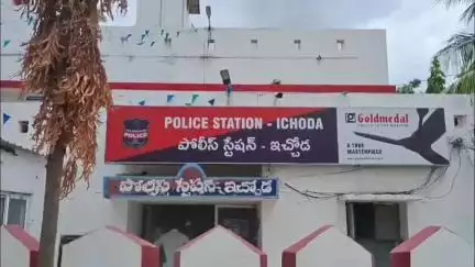అదిలాబాద్ అర్బన్: ఆదిలాబాద్ జిల్లా ఇచ్చోడలో దొంగల హల్ చల్