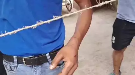 एटा: गांव नगला मदिया में मकान के गेट लगाने को लेकर विवाद, जमकर हुई मारपीट, दो भाई घायल, पुलिस ने कराया मेडिकल में भर्ती