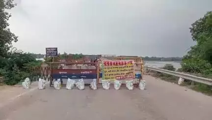 फतेहपुर: असनी पूल से निकलने में रोक के कारण वाहनों का प्रवेश डलमऊ के रास्ते, NHAI की रिपोर्ट में बंद हुआ पूल, पैदल और बाइक सवार