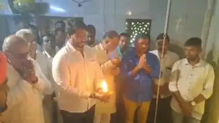 ಗುಳೇದಗುಡ್ಡ: ಪಟ್ಟಣದ ಶ್ರೀ ಜಗದ್ಗುರು ಗುರುಸಿದ್ದೇಶ್ವರ ಬ್ರಹನ್ಮಠದಲ್ಲಿ ಸನ್ಮಾನ ಸ್ವೀಕರಿಸಿದ ಜೆಡಿಎಸ್ ರಾಜ್ಯ ಯುವ ಘಟಕದ ಅಧ್ಯಕ್ಷ ನಿಖಿಲ್ ಕುಮಾರಸ್ವಾಮಿ