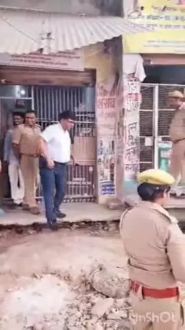 जसराना: जसराना क्षेत्र में संचालित शराब की दुकानों का आबकारी विभाग की टीम ने किया निरीक्षण
