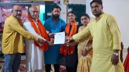 औरंगाबाद: शहर के कर्मा रोड स्थित पार्टी कार्यालय में बैठक कर हम पार्टी ने रानी सिंह को बनाया छात्रा प्रमुख