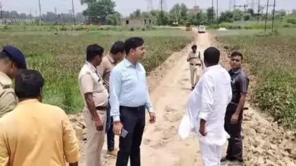 मोतिहारी: प्रधानमंत्री के आगमन को लेकर बालगंगा आर्य विद्यापीठ से फायरिंग बट होते हुए गांधी मैदान के लिए बनाया गया सुगम पथ