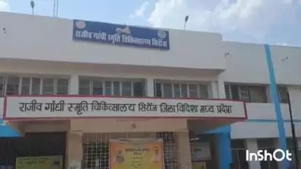 सिरोंज: भोपाल रोड पर तेज रफ्तार कार ने बाइक सवार को मारी टक्कर, ग्रामीण घायल, अस्पताल में इलाज जारी