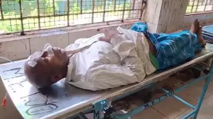 দিনহাটা ২: কোর্টের রায় পেয়েও নিজের জমি ফিরে না পাওয়ায় দিনহাটা আদালত চত্বরে আত্মহত্যার চেষ্টা এক ব্যক্তির
