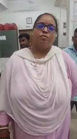 16 जुलाई को अजीत अंजुम, यूट्यूबर द्वारा शीर्षक “कैमरे में कैद सबूत: पटना में हजार वोटर्स के फॉर्म भरकर खुद ही दस्तखत करते मिले BLO" का वीडियो अपलोड किया गया, जिसके तथ्य निम्नवत हैं:
