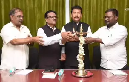 ಕಲಬುರಗಿ: ನಗರದಲ್ಲಿ ವಿವಿಧ ಸಂಸ್ಥೆಗಳ ವತಿಯಿಂದ ಪತ್ರಿಕಾ ದಿನ ಆಚರಣೆ