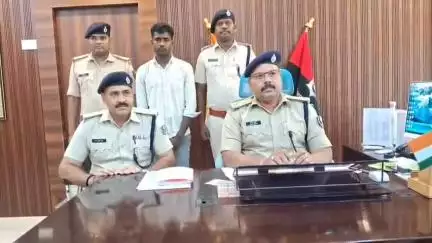 अररिया: अल शम्स डिग्री कॉलेज में सिपाही भर्ती परीक्षा में दूसरे के बदले परीक्षा देते एक मुन्ना भाई को पुलिस ने किया गिरफ्तार