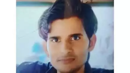 हाथरस: आगरा अलीगढ़ नेशनल हाइवे के गांव लहरा के पास मैक्स बचाते समय पलटी एम्बुलेंस, एक की मौत, 5 घायल