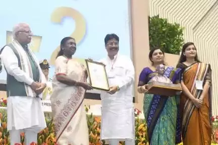 President Droupadi Murmu presented #SwachhSurvekshan awards at a function organized by the Ministry of Housing and Urban Affairs. 

#SS2024 #SwachhSurvekshan #SBMU