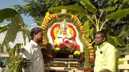 தருமபுரி: ஆடி1 முன்னிட்டு இலக்கியம்பட்டி  சாலை  மாரியம்மன் கோவிலில் சிறப்பு பூஜைகள் திருவீதி உலா நிகழ்ச்சி.