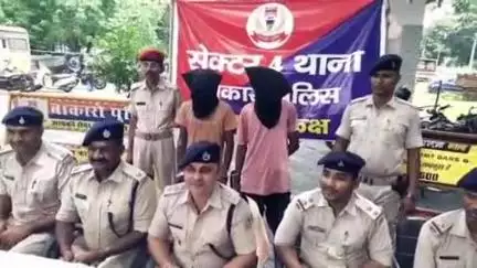 चास: बोकारो सेक्टर 4: चोरी करते हुए दो आरोपी रंगे हाथों गिरफ्तार, चोरी का सामान बरामद