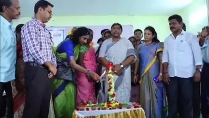 ములుగు: జిల్లా కేంద్రంలో ఇందిరా మహిళా శక్తి సంబరాల్లో పాల్గొన్న మంత్రి సీతక్క