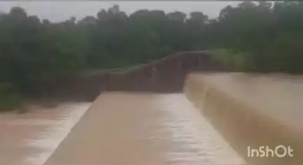 रॉबर्ट्सगंज: सिलहट बांध उफान पर, कई गांवों में जारी किया गया अलर्ट