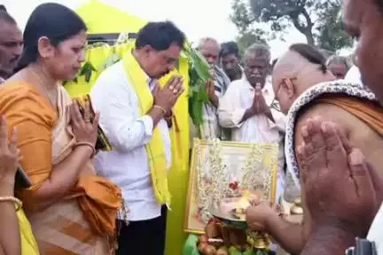 కళ్యాణదుర్గం: వేపులపర్తి నుంచి పోలేపల్లి వరకు రోడ్డు నిర్మాణానికి ఎమ్మెల్యే సురేంద్రబాబు భూమి పూజ