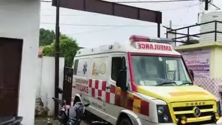 कुदरा: सामुदायिक स्वास्थ्य केंद्र कुदरा के कैंपस में नहीं दिखे एक भी सिक्योरिटी गार्ड, एंबुलेंस को लगाने के लिए नहीं मिली जगह