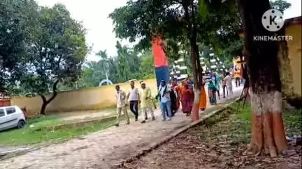 मुसाफिरखाना: भारतीय किसान यूनियन ने यूपीएसआईडीए के खिलाफ प्रदर्शन कर कमरौली थाने का किया घेराव, जाति सूचक गाली देने का आरोप