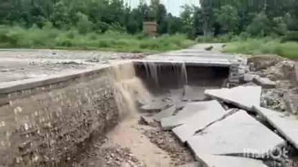 बेहट: मूसलाधार बारिश के कारण गणेशपुर नदी के पास बना रपटा बह गया