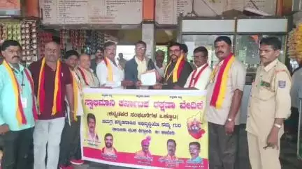ಶಿಗ್ಗಾಂವ: ಪಟ್ಟಣದ ಬಸ್ ನಿಲ್ದಾಣದಲ್ಲಿ ಶೌಚಾಲಯ ಸೇರಿದಂತೆ ಮೂಲಭೂತ ಸೌಲಭ್ಯ ಕಲ್ಪಿಸುವಂತೆ ಸ್ವಾಭಿಮಾನಿ ಕ ರ ವೇ ವತಿಯಿಂದ ಮನವಿ