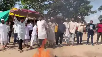 পাইকানাত উচ্ছেদিত লোকক লাঠিচালনা আৰু গুলিচালনাকলৈ নীলবাগানত সংখ্যালঘু সংগ্ৰাম পৰিষদৰ উত্তাল প্ৰতিবাদ