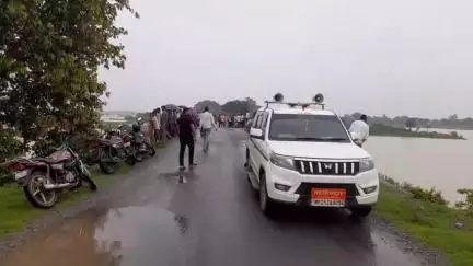 बरही: तिमुआ गांव के पास खजुरा नाला में बरही के गल्ला व्यापारी की बाइक मिली, एसडीआरएफ की टीम तलाश में जुटी