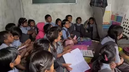 अंबिकापुर: किचन शेड से स्कूल चलाने की खबर पर सिस्टम हरकत में आया, कलेक्टर पहुंचे जंगलपारा