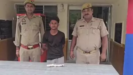 स्वार: स्वार कोतवाली पुलिस ने नगर से एक युवक को नाजायज तमंचे के साथ गिरफ्तार कर जेल भेजा