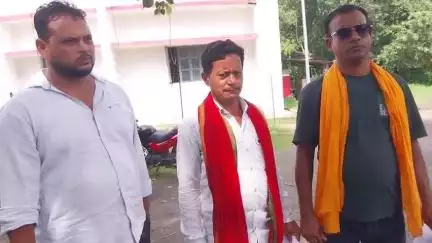 मधुपुर: स्वास्थ्य मंत्री के खिलाफ आपत्तिजनक टिप्पणी पर कांग्रेसी भड़के, मधुपुर थाने में की शिकायत